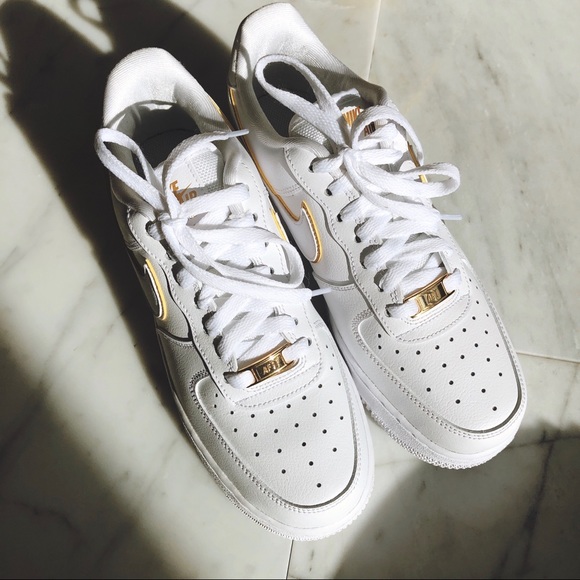 Air force 1 Gold PRICE IS FIRM - Picture 6 of 8